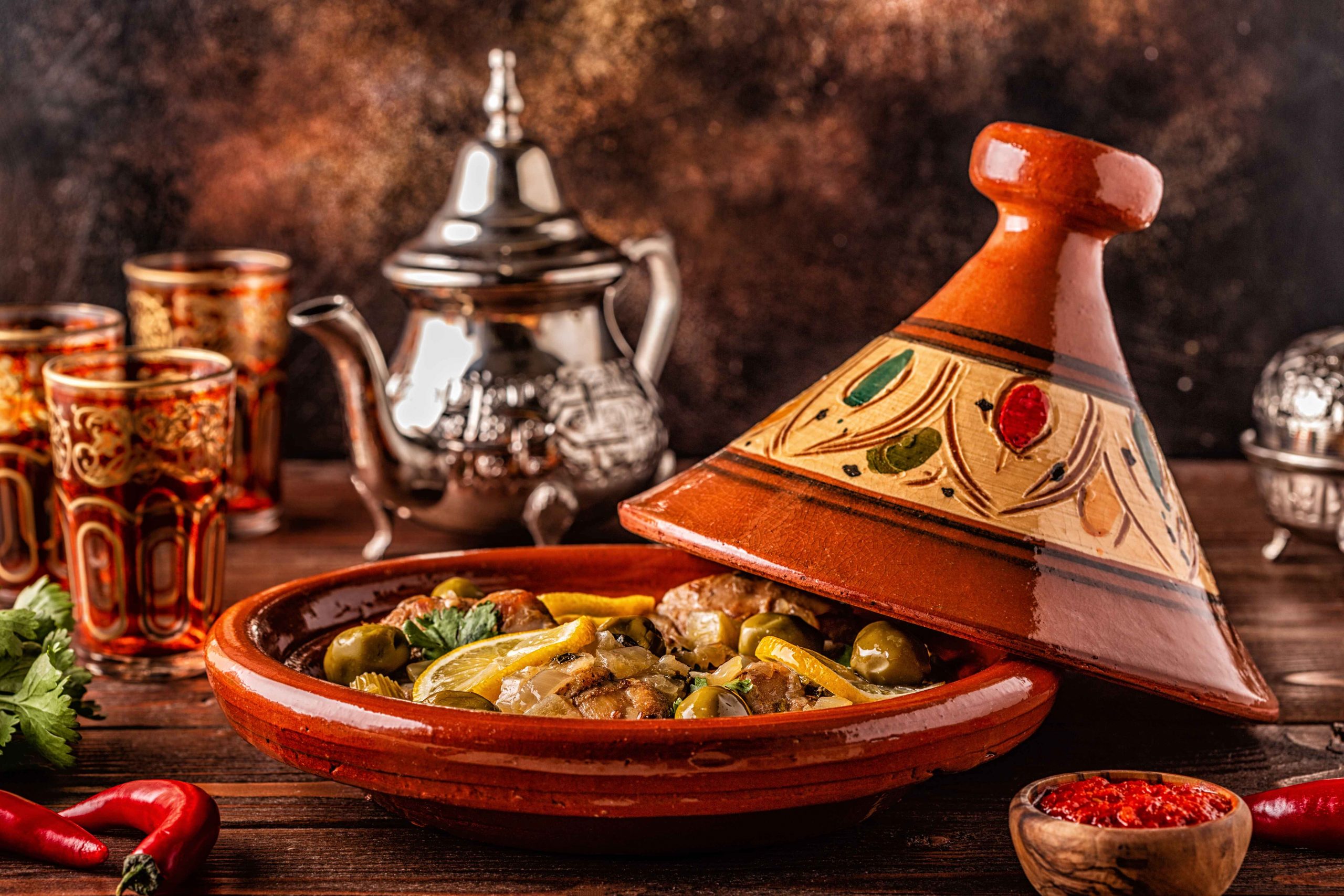 La Cuisine Marocaine : Un Voyage Culinaire à Travers les Saveurs et les Traditions